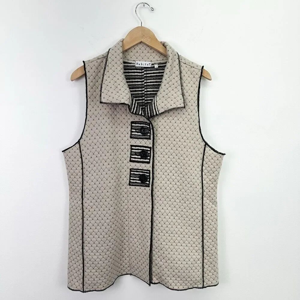 Habitat Woman’s Quilted Diamond Pattern Cream and Black Abstract 3 Button Vest